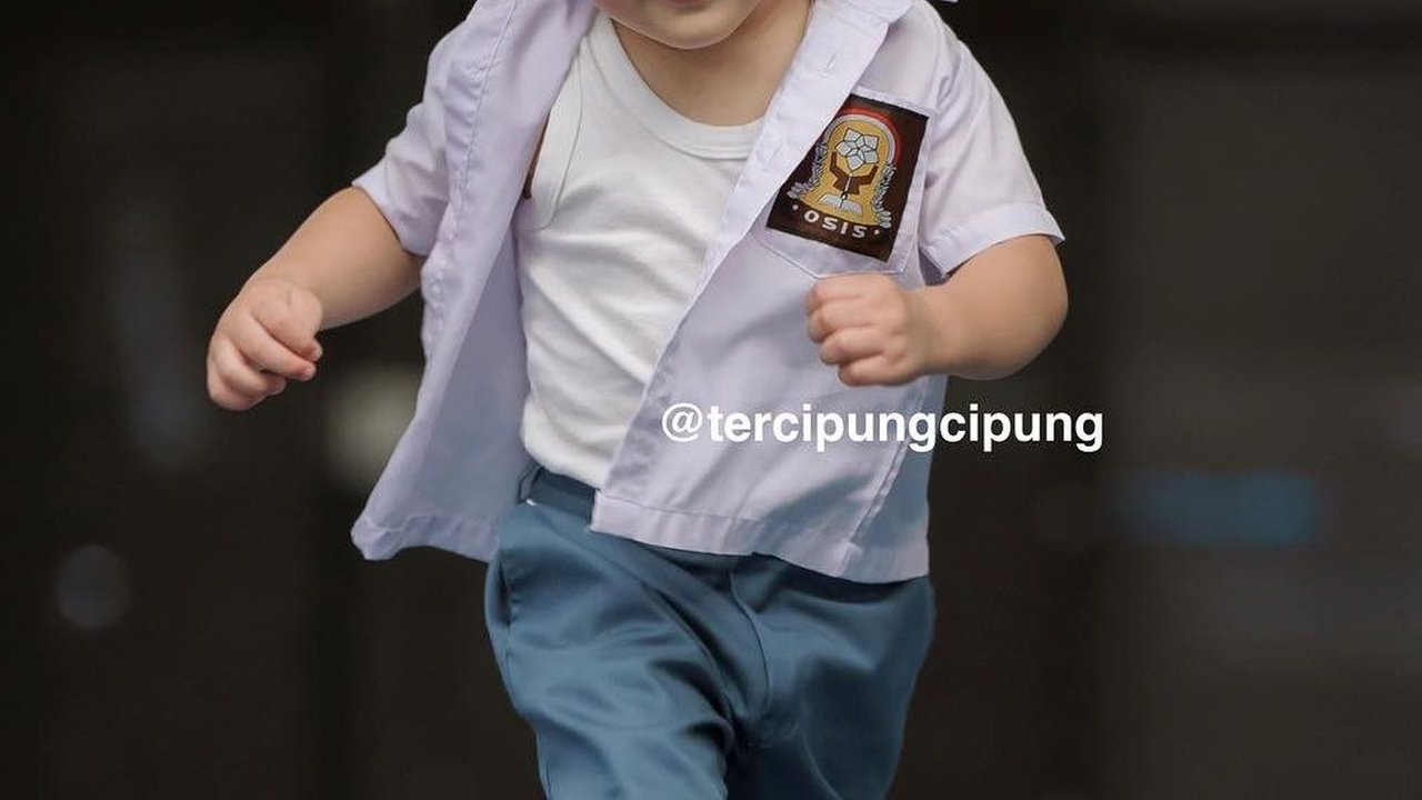 Cute! 10 Potret Rayyanza Anak Raffi Ahmad dan Nagita Tampil Pakai Seragam SMA, Netizen 'Vibesnya Cowo Hits di Sekolah'