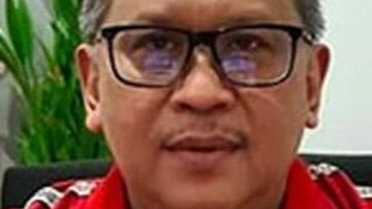 Penjelasan Sekjen soal Posisi Jokowi dan Gibran di PDIP, Masih Kader?