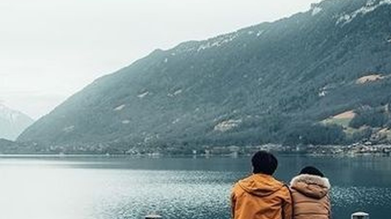 9 Momen Keseruan Liburan Ariel Noah di Eropa, Ajak Ibunda dan Putrinya ke Swiss