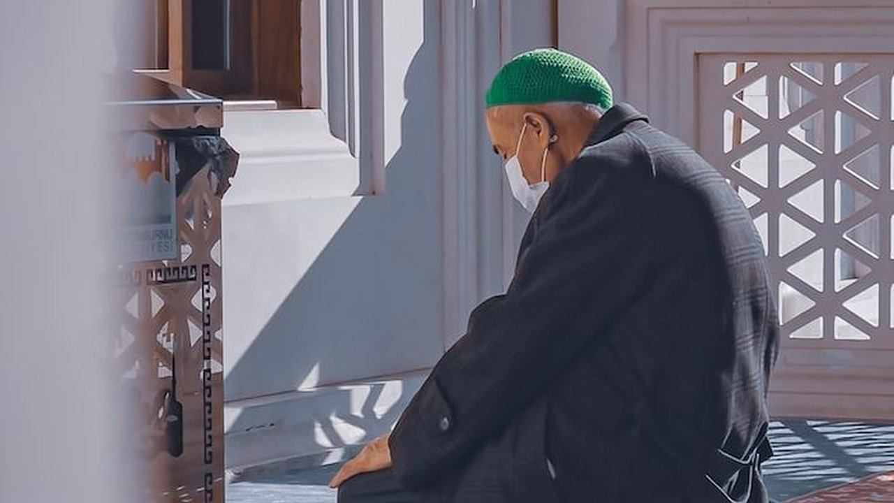 Bacaan Doa Duduk Diantara Dua Sujud Berdasarkan Hadist Nabi, Penuh Doa Baik