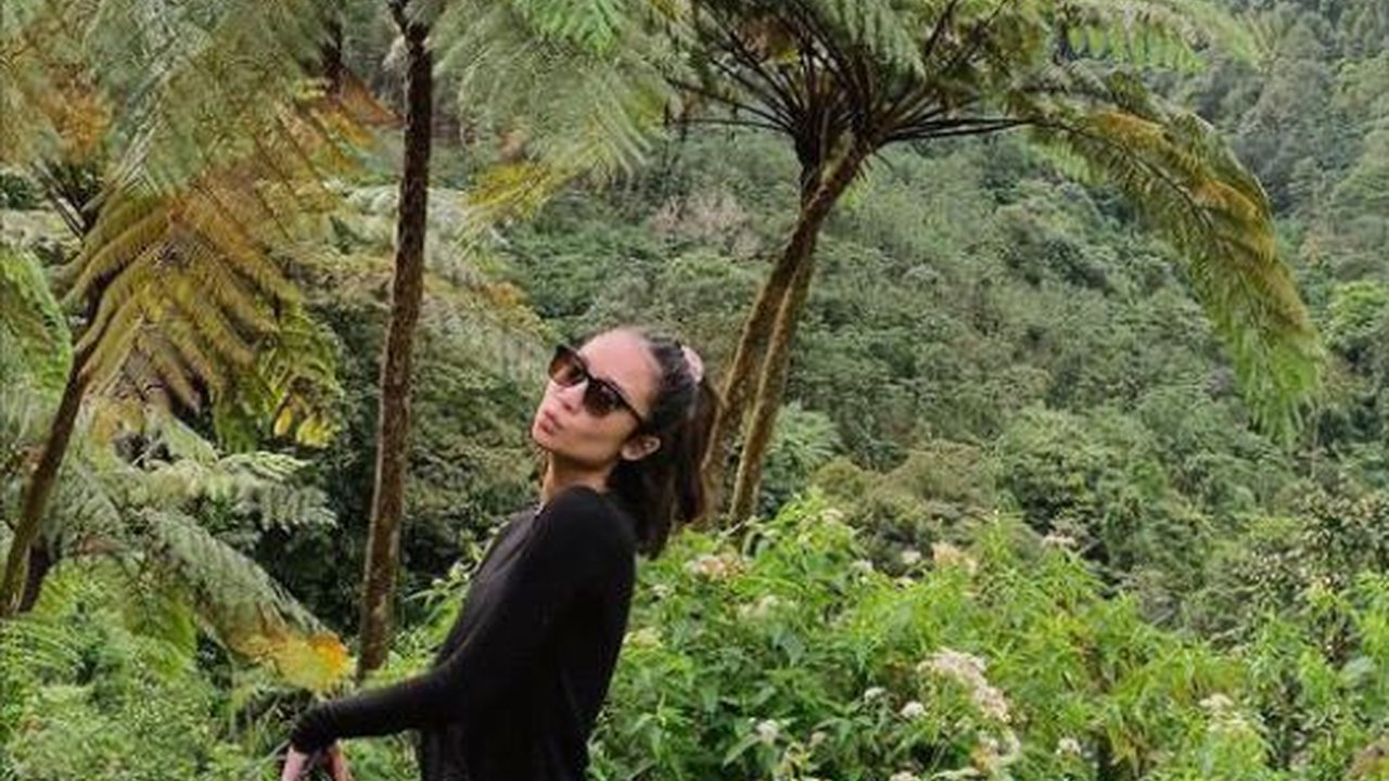 Sporty, Intip Gaya Asha Assuncao ‘Di Antara Dua Cinta’ saat Main di Alam