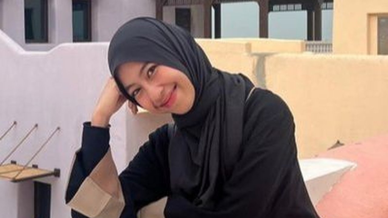 Netizen Berharap Kemunculan Suami, Berikut Ini 8 Potret Adiba Khanza Liburan Doha