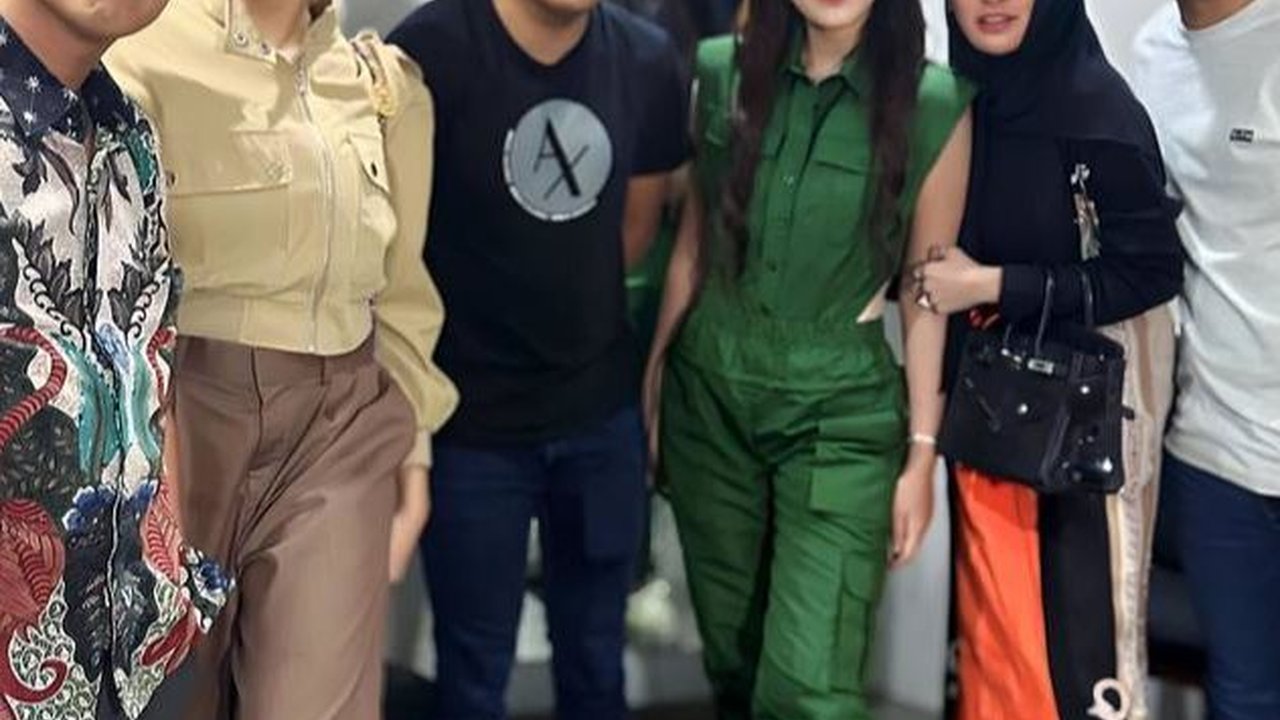 Sering Bertemu, Foto Kemesraan Happy Asmara & Jhony Saputra, Anak Haji Isam - Diduga Miliki Hubungan Spesial