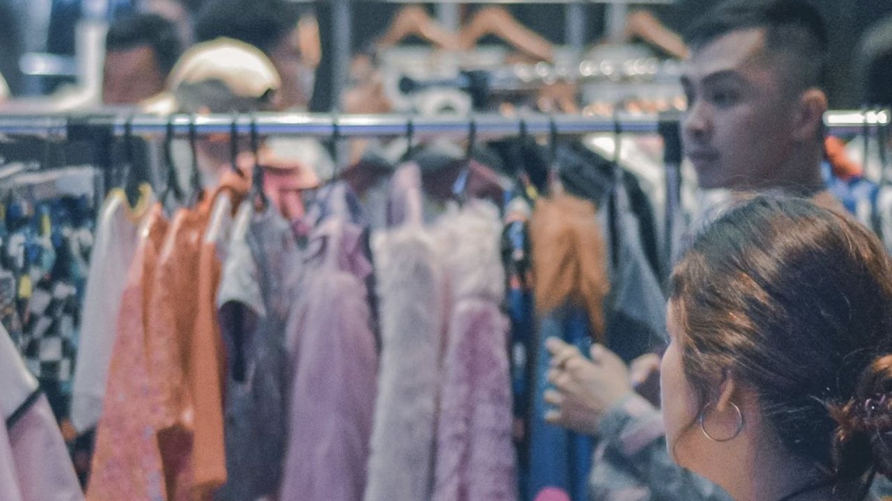 Tren Thrifting Kembali Marak, Menteri Teten: Pengusaha Konveksi Mulai Mengeluh