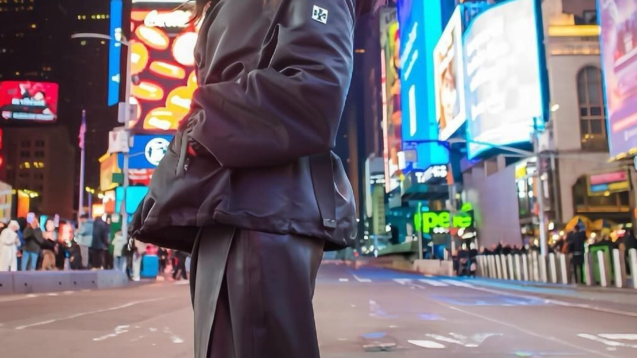 Potret Cantik Natasha Wilona saat Jalan-jalan di Times Square New York, Penampilannya Disebut Berkelas