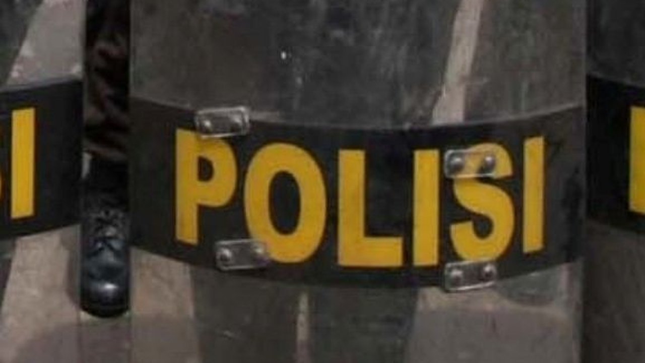 'Suhu' Lapangan Diperintah Komandan Pakai Seragam Dinas Polisi, Begini Potretnya Langsung jadi Sorotan