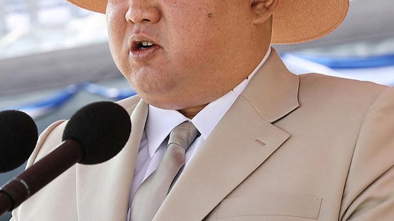 Putin Hadiahi Kim Jong-un Mobil Mewah Buatan Rusia, Berlapis Baja dan Bisa Berenang