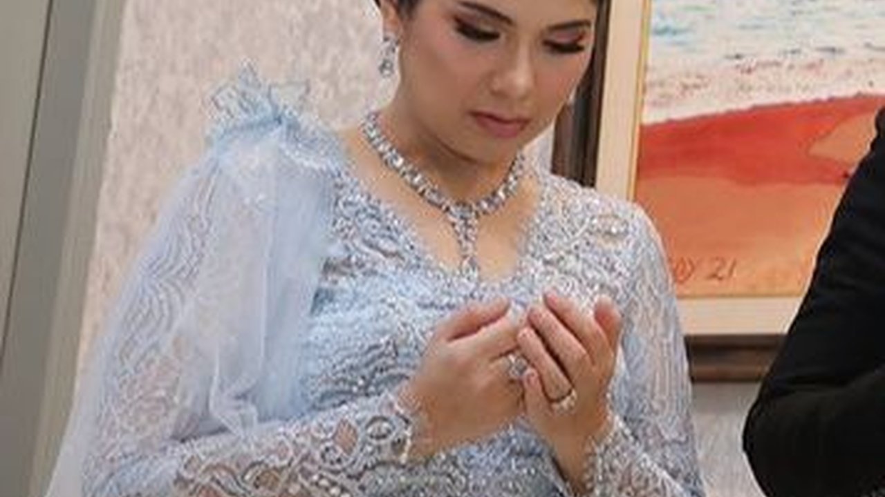 Cantik & Anggun Berkebaya, Potret Annisa Pohan Bareng Putri Cantiknya Temani AHY saat Dilantik Jadi Menteri ATR/BPN