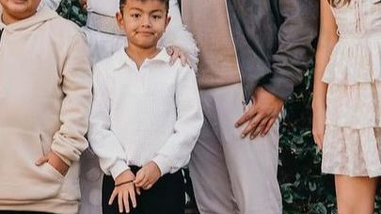 Intip Pemotretan Keluarga Bakrie Lengkap dari Berbagai Generasi, Old Money Vibes!