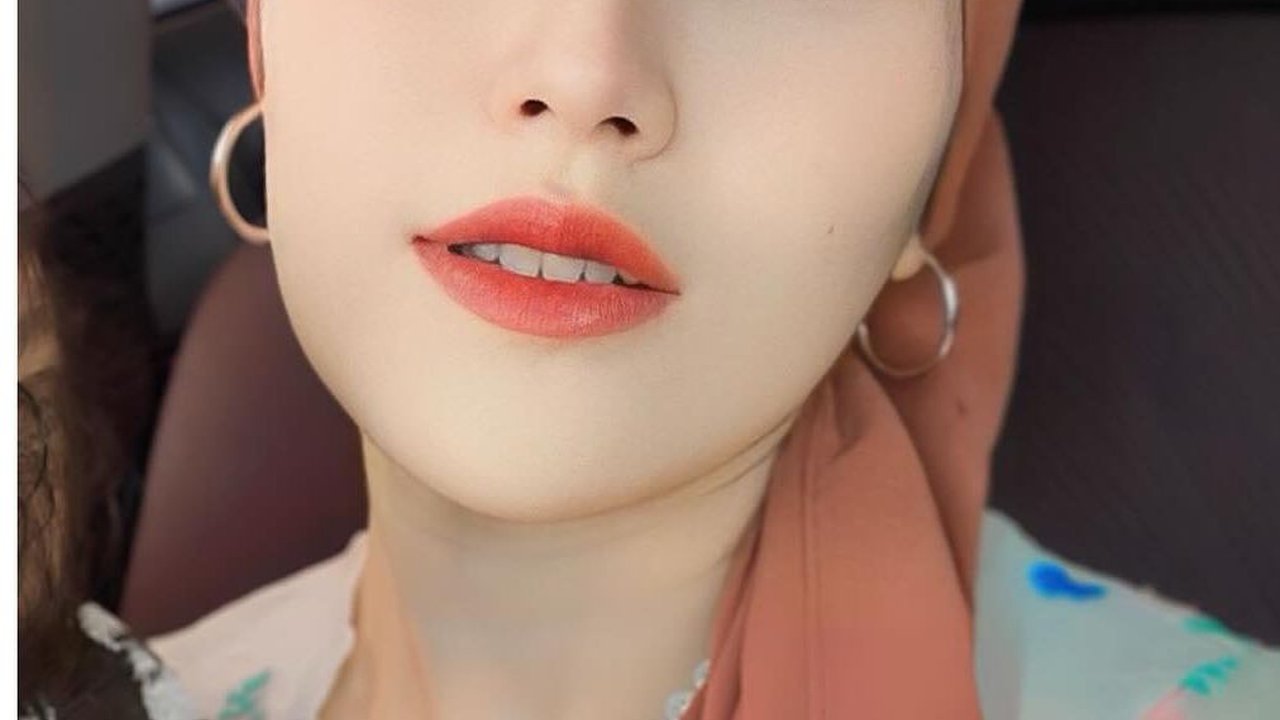 7 Potret Ayu Ting Ting Tampil dengan Kerudung Bergaya Turban, Netizen 'Masyaallah Super Cantik'