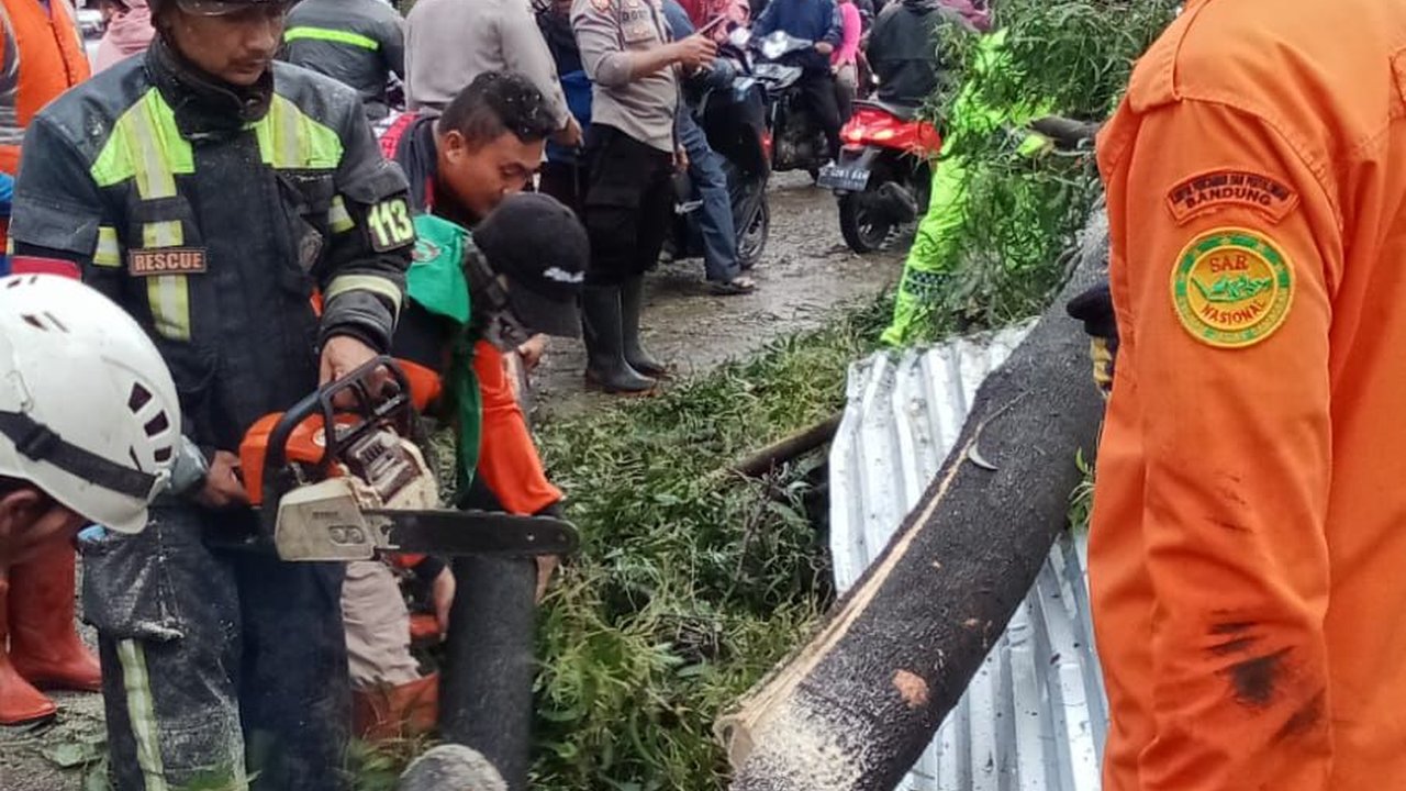 Kabupaten Bandung dan Sumedang Diterjang Puting Beliung, Sejumlah Bangunan Rusak dan Warga Terluka
