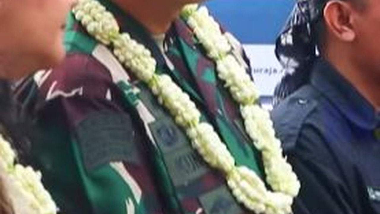 Laksanakan Tugas, Mayjen Kunto Arief Pakai Motor Bareng Istri ke Sumedang ketemu Gen Z