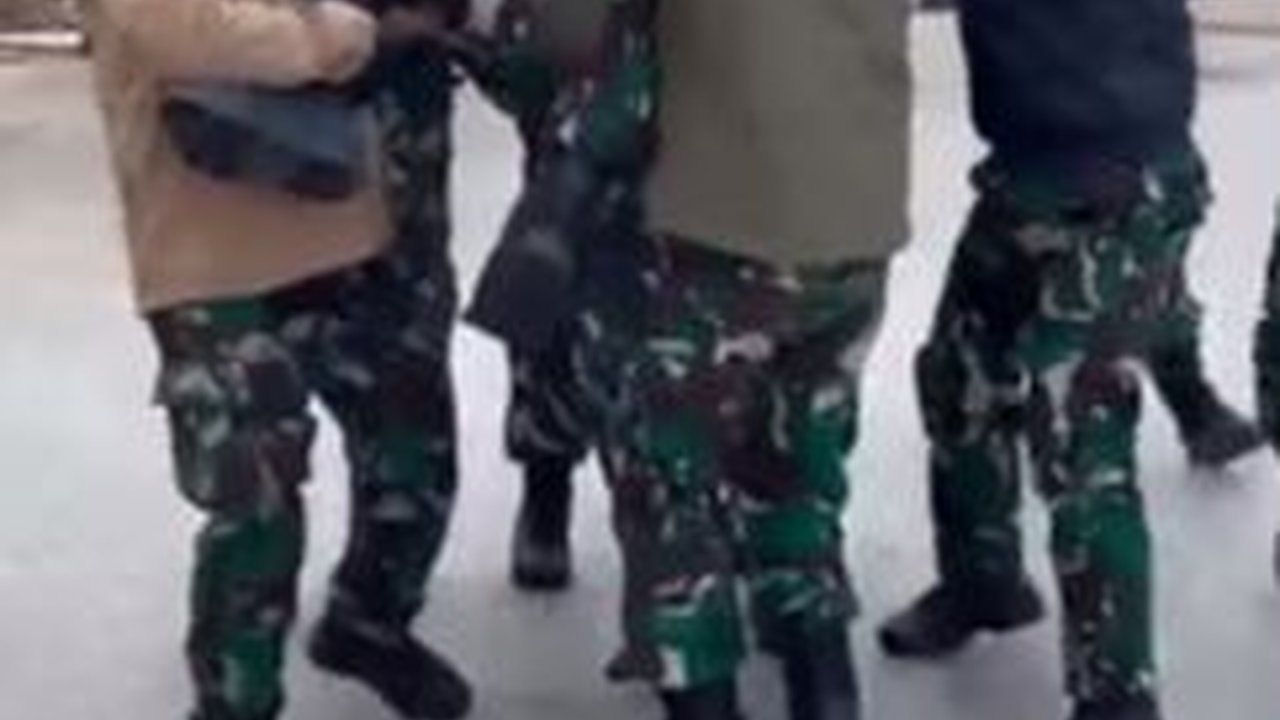 Bahaya Ulang Tahun saat Bertugas, Prajurit TNI Ini Dapat Kejutan Tapi Enggan Terima