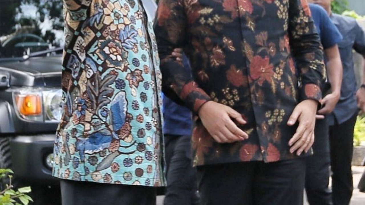 FOTO: Momen Hadi Tjahjanto Silaturahmi ke Kediaman Mahfud MD Usai Dilantik Jadi Menkopolhukam