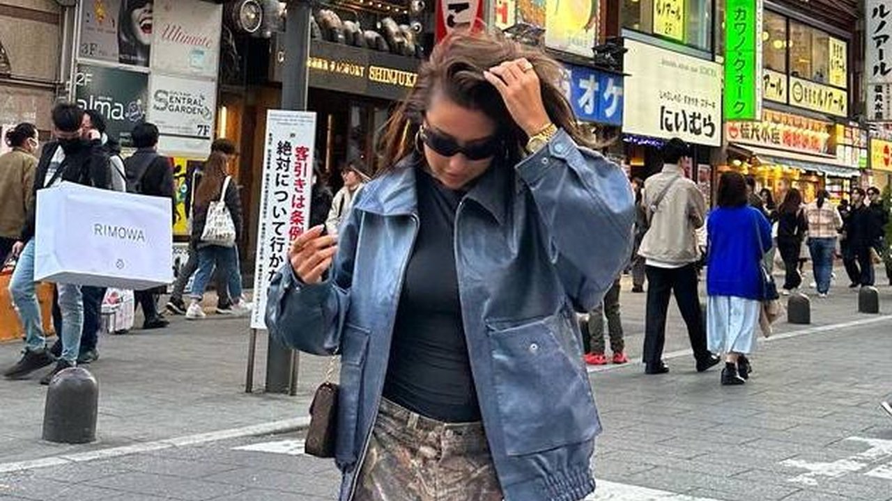 7 Foto Gaya Hot Mama Jennifer Coppen Saat Liburan Bareng Suami & Baby ke Jepang