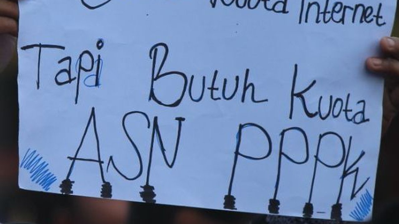 Ribuan Guru Honorer Garut Menuntut Diangkat Jadi ASN