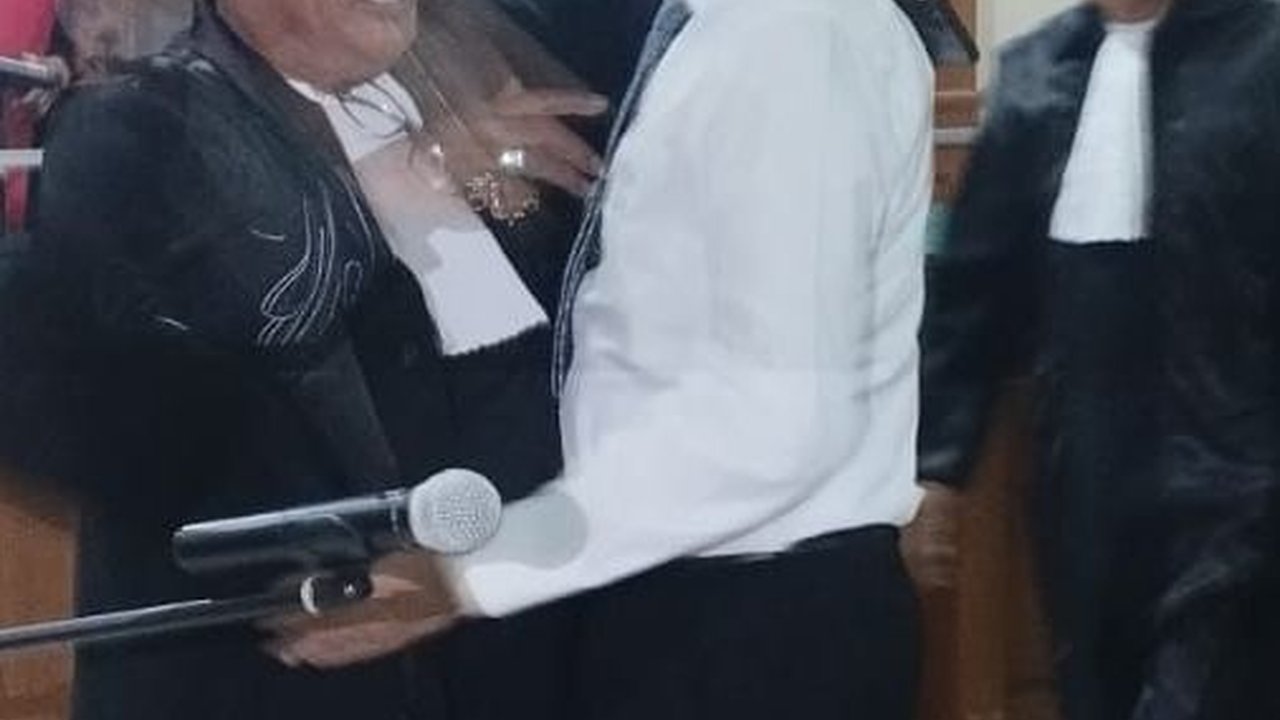 Hakim Vonis Bebas, Eks Rektor Unud Bali Prof Antara Menangis Haru