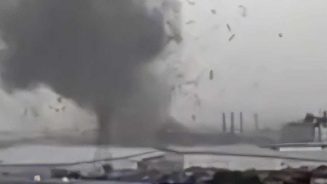 TOP NEWS: Fakta Tornado Pertama di Indonesia Mirip Amerika | Kursi PDIP Turun Jauh di DPR