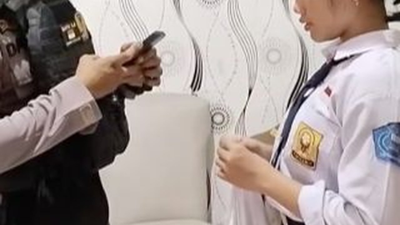 Orangtua Ini Senang Melihat Sang Anak Bripda Daffa kompak dengan sang adik Saling Menyayangi 'Doa Mama Selalu Menyertai Kalian Berdua'