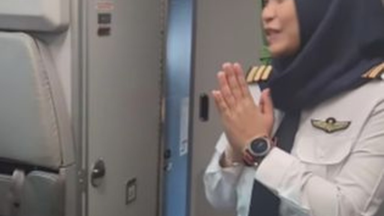 Kisah Pilot Wanita Ayahnya Hanya Guru Olahraga, Haru saat Pertama Kali Sang Ayah Naik Pesawat Diterbanginya