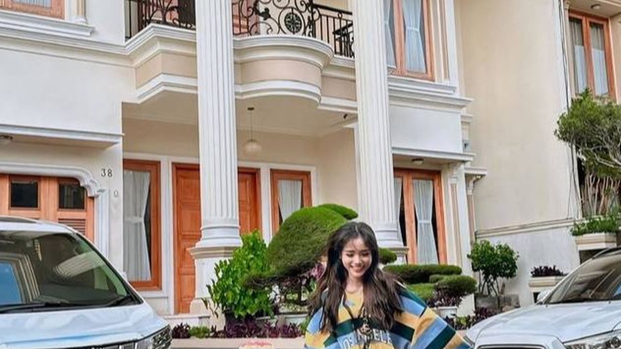 Potret Fuji Ajak Gala Sky Liburan ke Turki, Momen Manis di Pesawat Curi Perhatian