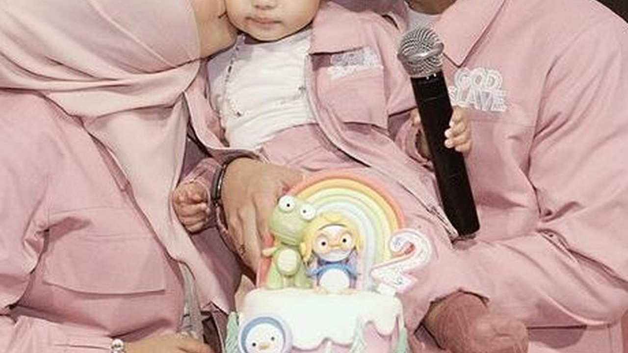 Potret Keseruan Pesta Ulang Tahun Ameena ke-2, Bertema Pink Keluarga Semua Kumpul