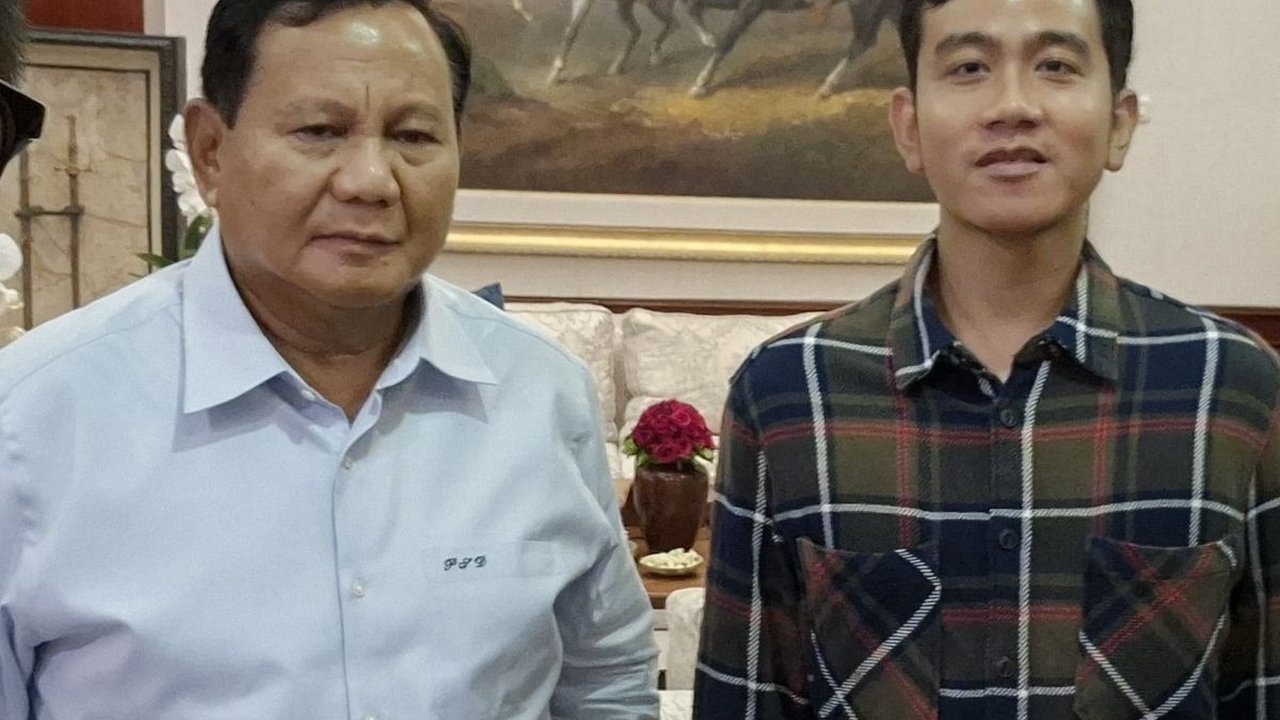 Momen Hangat Gibran Temui Prabowo di Kertanegara, Ditemani Dua Kucing Sedang Asyik Makan