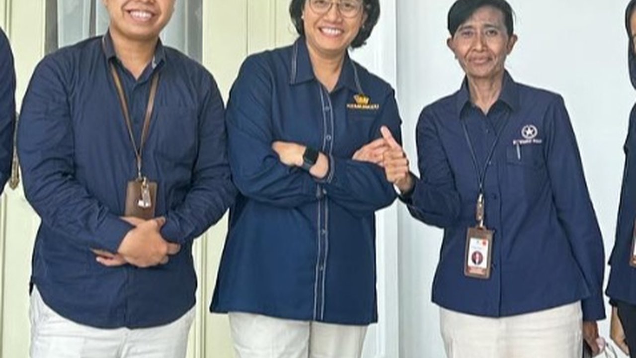 Viral Perempuan Jalan di Depan Presiden Joko Widodo Tanpa Dihalau Paspampres, Ini Sosoknya