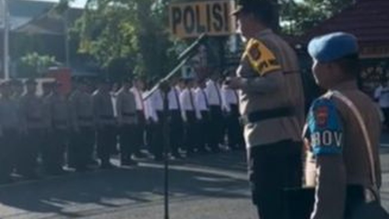 Jenderal Polisi Pecat Anggota Polwan, Kapolres Langsung Coret 'Wajahnya' di Depan Anak Buah