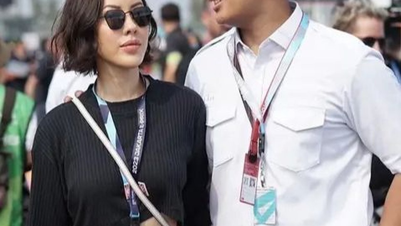 Potret Mesra 'Pangeran Cendana' Darma Mangkuluhur dengan Kekasihnya, Seorang Model sekaligus DJ