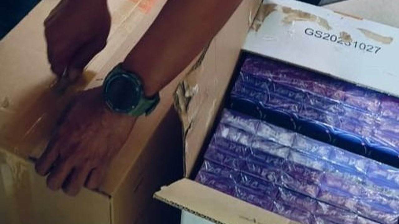 Bea Cukai Gerebek Pengiriman Rokok Ilegal Lewat Jasa Ekspedisi di Malang