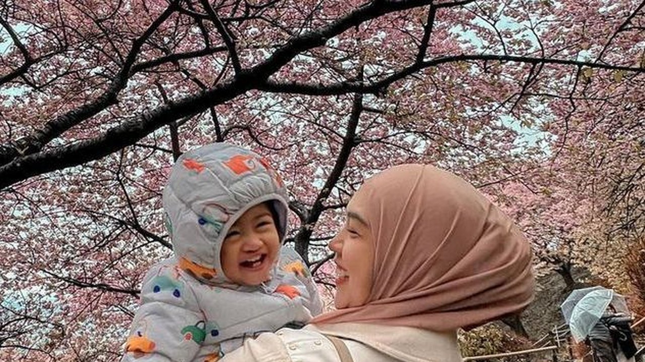 Tingkah Gemasnya Menarik Perhatian, 8 Foto Moana Saat Liburan di Jepang