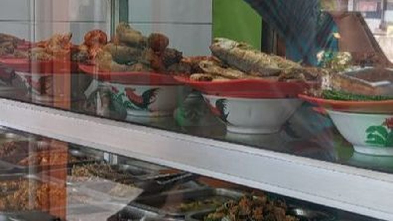 Anggaran Makan Siang Anak Gratis ala Prabowo Rp15.000, Kalau di Warteg Pakai Lauk Apa?