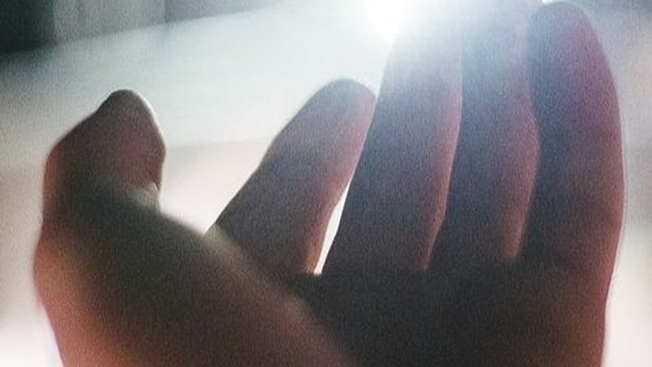 Penyebab Kedutan pada Tangan, Dehidrasi hingga Kram Otot