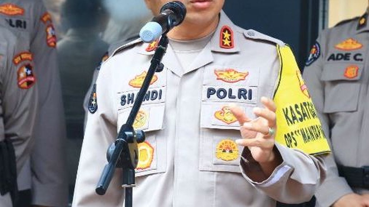 Apresiasi Perolehan Nilai Kompetensi Tertinggi, Kadiv Humas Beri Beasiswa 6 Bintara