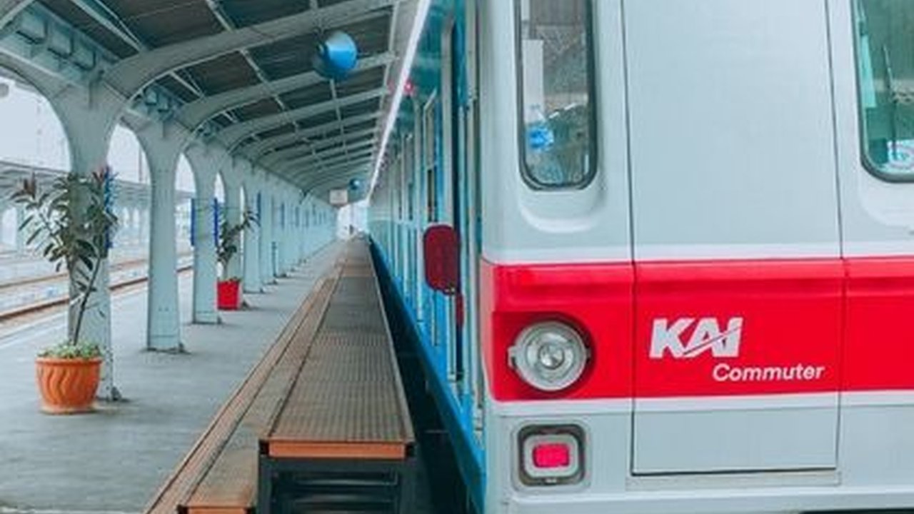 Ternyata Ini Biang Kerok KRL Tertahan 1 Jam di Stasiun Cikini Senin Pagi