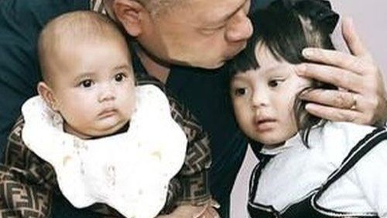 Momen Kehangatan Raul Lemos Bersama Ameena dan Azura, Dua Cucu Cantiknya Gemesin Banget!