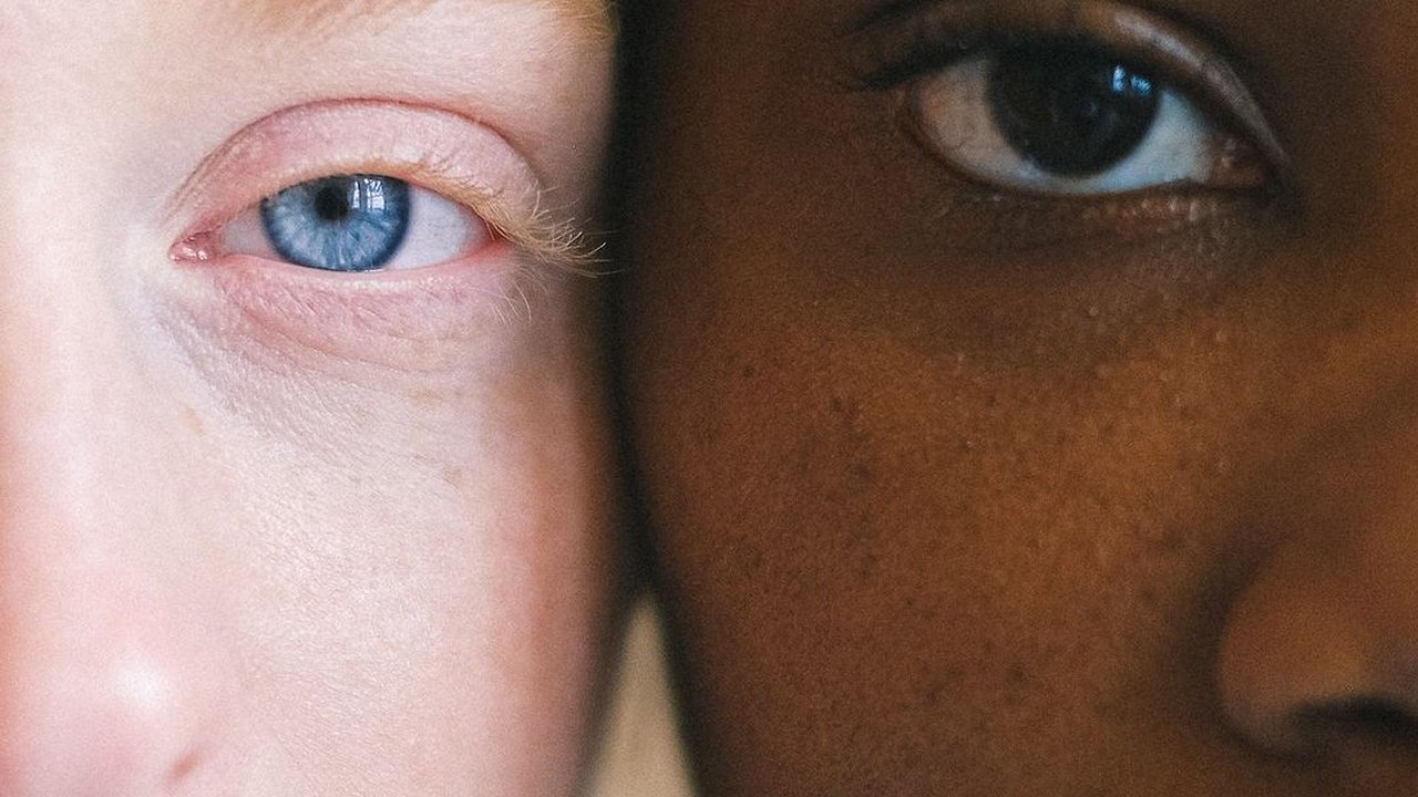 Peneliti Perkirakan Bahwa Warna Mata Mempengaruhi Kemampuan Membaca