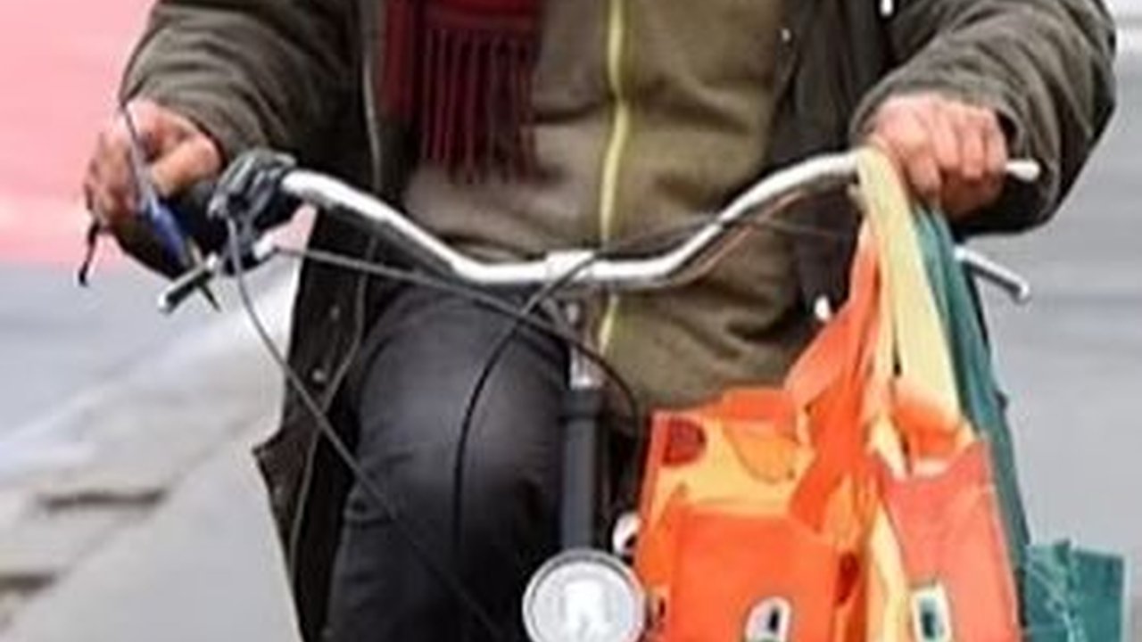 Hidupnya Mengais Makanan dari Tong Sampah Mirip Gelandangan, Tapi Ternyata Miliuner yang Punya 10 Rumah