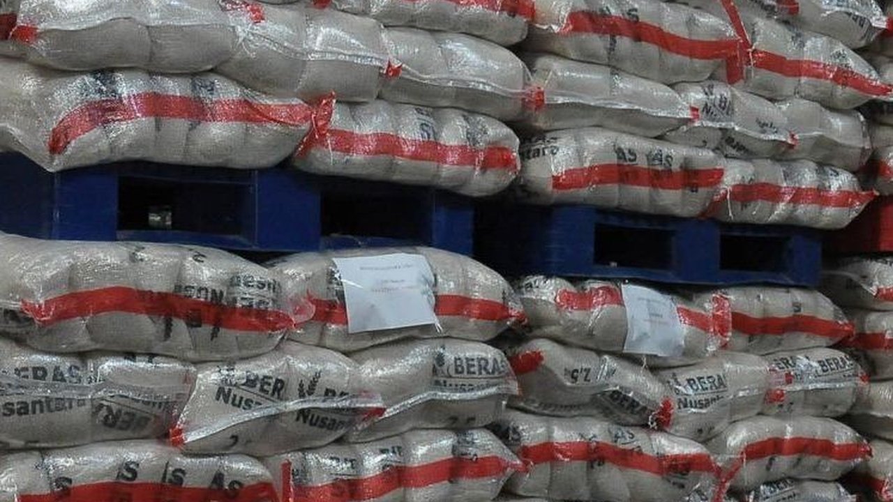 VIDEO: Trik Jokowi Guyur Subsidi Pupuk 9,55 Juta Ton Atasi Krisis Beras Modal KTP