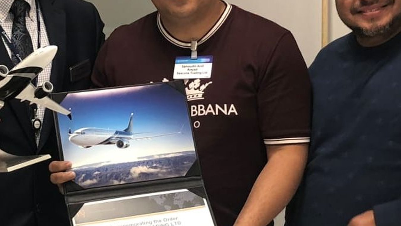 Potret Haji Isam Pakai Kaos Oblong Beli Pesawat Boeing Seharga Rp1,56 Triliun