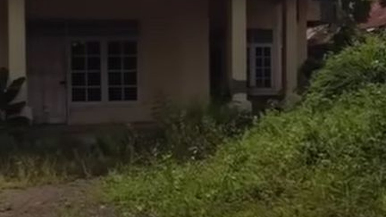 Ingat Film Lupus, Begini Penampakan Rumahnya yang Luas Terbengkalai Banyak Semak Belukar