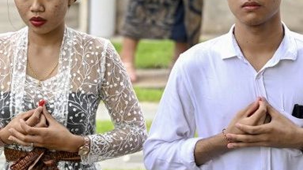 FOTO: Makna Mendalam Hari Raya Galungan yang Dirayakan Umat Hindu Bali Hari Ini