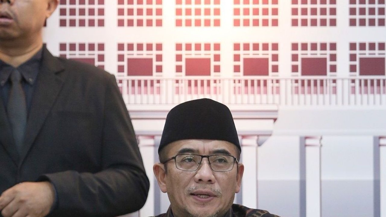 VIDEO: Ketua KPU Hasyim Bisik-Bisik Saat Pilkada Serentak Diumumkan
