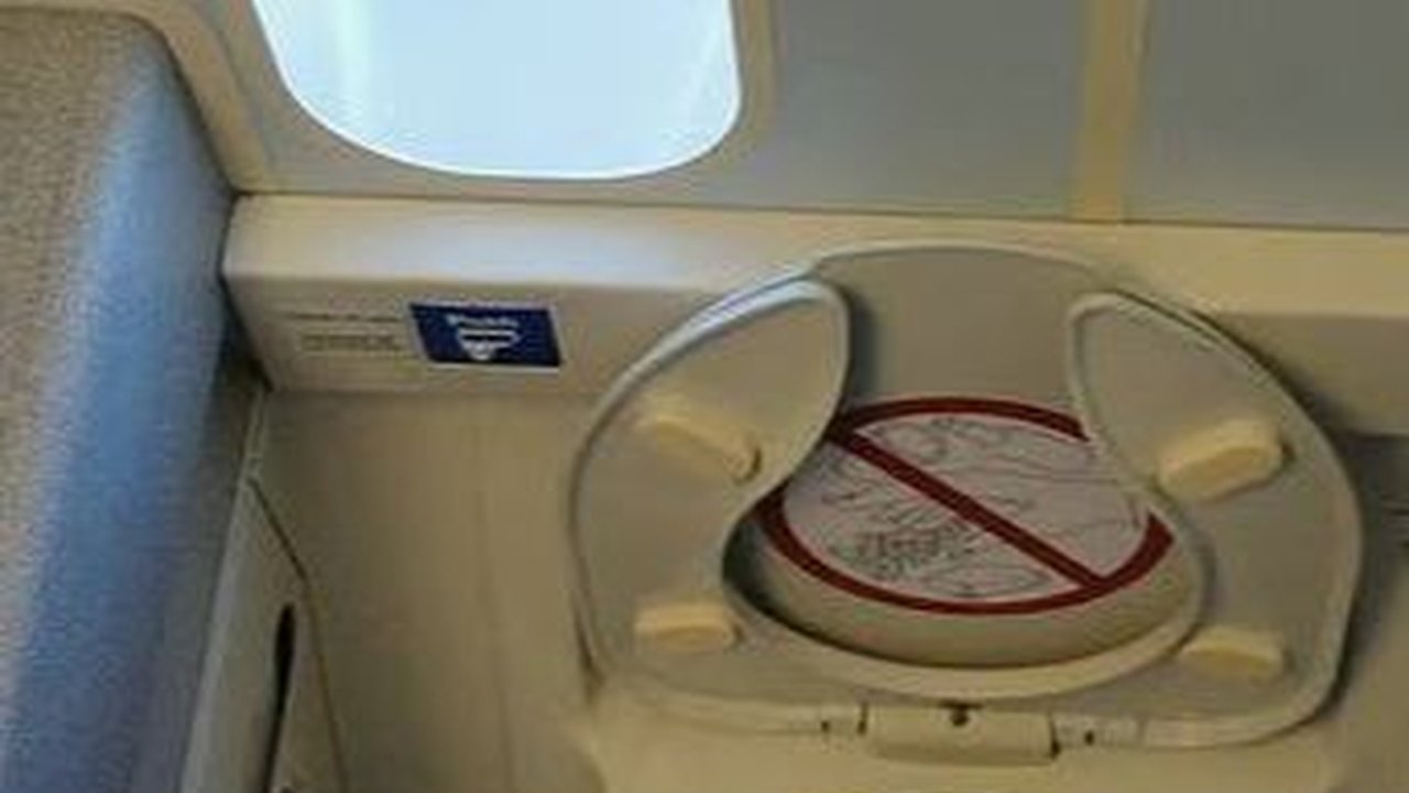 Sejak Kapan Pesawat Punya Toilet? Begini Sejarahnya