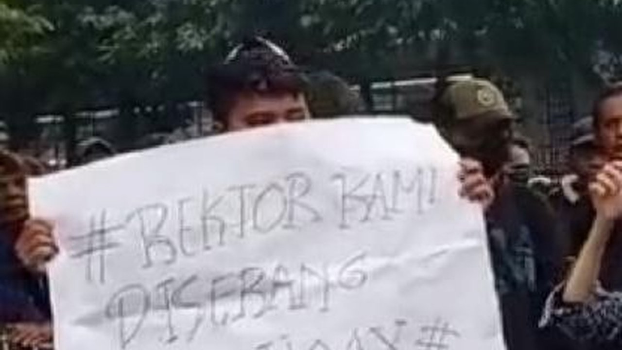 Usai Demo Mahasiswa, Muncul Aksi Bela Rektor UP Terkait Pelecehan, Peserta Mengaku Dibayar 'Gocap'