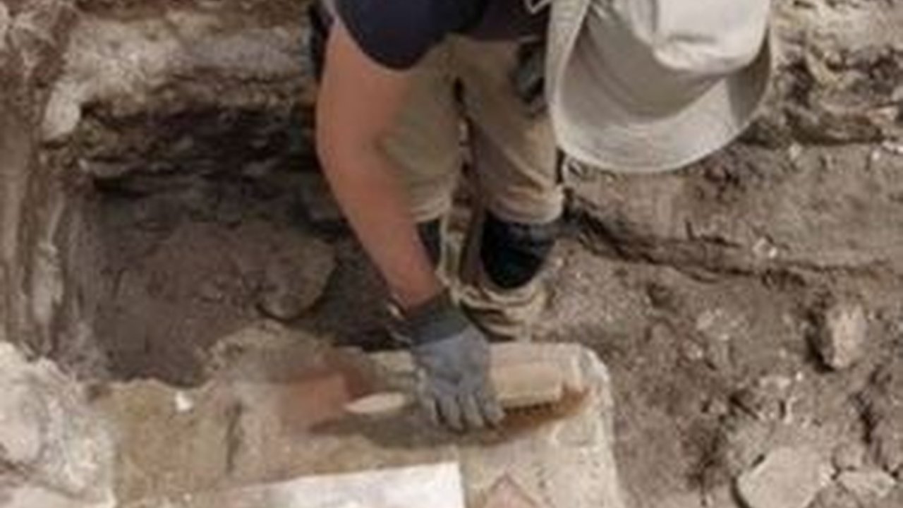 Arkeolog Temukan 1.000 Kuburan dan Reruntuhan Desa Kuno di Bawah Biara Berusia 1200 Tahun