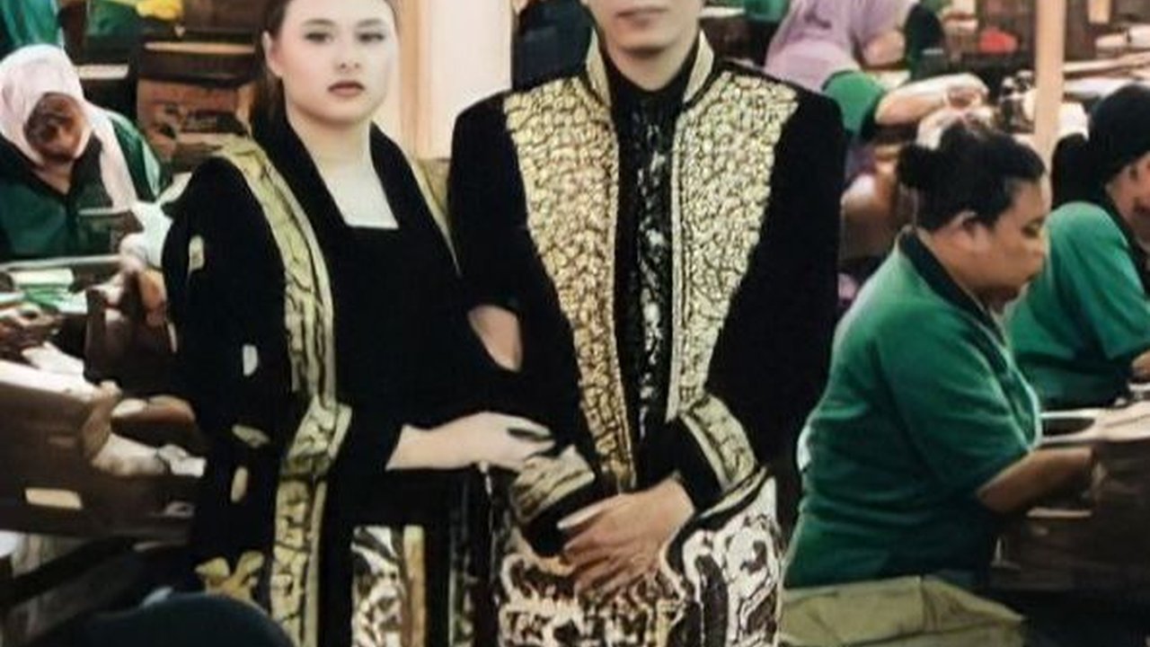 Pasangan Ini Jalani Prewedding Anti Mainstream di Pabrik Kretek, Begini Hasilnya yang Bikin Kagum