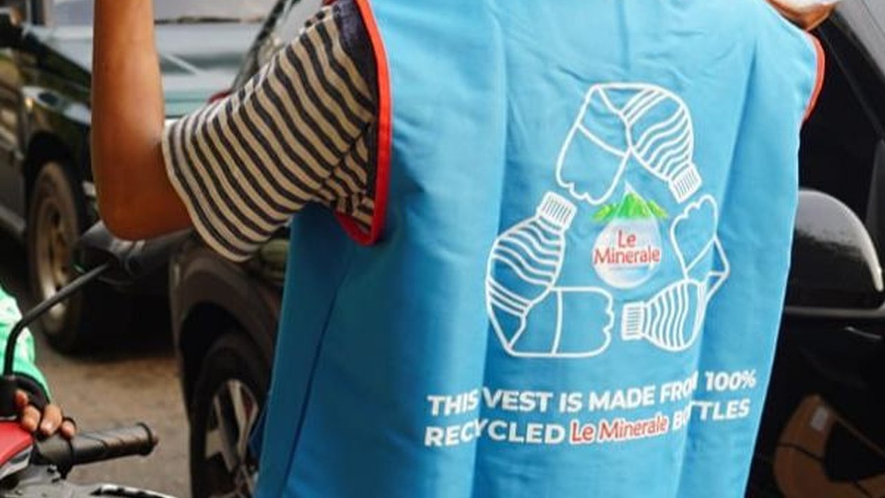 Ternyata, Warga Malaysia Banyak Beralih Jadi Pedagang Asongan dan Penjaga Warung Makan