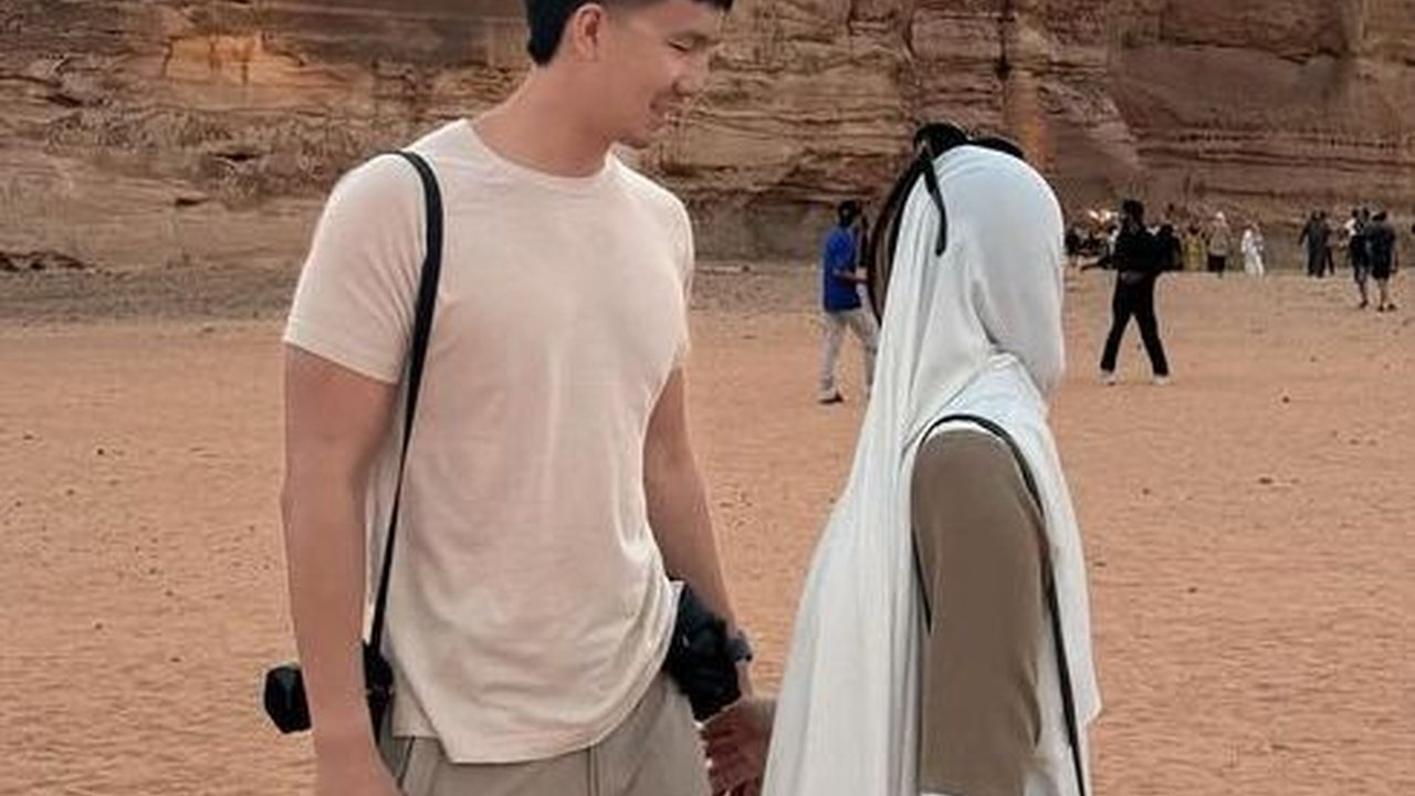 Foto-Foto Momen Nikita Willy Kunjungi Al Ula saat Umrah, Baby Issa Ceria di Gurun Pasir